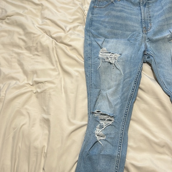 Ripped skinny jeans. - Picture 3 of 5